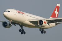 HB-IQH @ ZRH - Final RWY14.