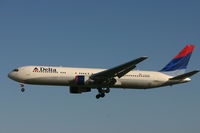N193DN @ BRU - flight DL140 is descending to rwy 25L - by Daniel Vanderauwera
