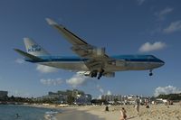 PH-BFA @ SXM - KLM Boeing 747-400 - by Yakfreak - VAP