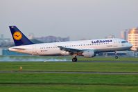 D-AIPC @ EPWA - Lufthansa - Airbus A320-200 - by Artur Bado?