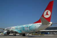 TC-JGU @ VIE - Turkish Airlines Boeing 737-800 in special colors - by Yakfreak - VAP