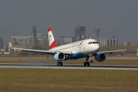 OE-LBO @ VIE - Austrian Airlines Airbus 320 - by Yakfreak - VAP