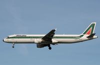 I-BIXC @ LHR - I-BIXC  Airbus A321-112  Alitalia