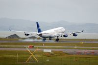 LV-ZPO @ AKL - Burning rubber at touch-down in Auckland - by Micha Lueck
