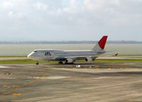 JA8912 @ AKL - Taxiing to the gate - by Micha Lueck