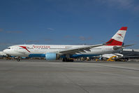 OE-LAM @ VIE - Austrian Airlines Airbus 330-200 - by Yakfreak - VAP