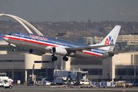 N958AN @ LAX - American Airlines N958AN (FLT AAL1974) departing RWY 25R enroute to Nashville Int'l (KBNA). - by Dean Heald