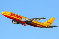 N366DH @ LAX - DHL N366DH (FLT DHL9972) climbing out from RWY 25R enroute to Newark/New York Liberty Int'l (KEWR).