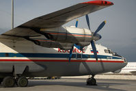 RA-11025 @ VIE - Kosmos Antonov 12 - by Yakfreak - VAP