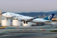 ZK-SUJ @ LAX - Air New Zealand ZK-SUJ departing RWY 25R late in the day. - by Dean Heald