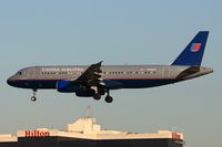 N432UA @ LAX - United Airlines N432UA (FLT UAL1162) from Louis Armstrong New Orleans Int'l (KMSY) on short final to RWY 25R early in the morning. - by Dean Heald