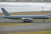 NZ7572 @ WLG - Just arrived in Wellington - by Micha Lueck