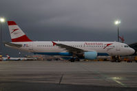 OE-LBO @ VIE - Austrian Airlines Airbus 320 - by Yakfreak - VAP