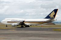 9V-SPL @ AKL - Taxiing to the runway - by Micha Lueck