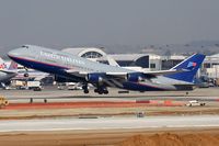 N181UA @ LAX - United Airlines N181UA (FLT UAL891) departing RWY 25R enroute to Narita Int'l (RJAA). - by Dean Heald