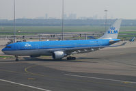 PH-AOC @ AMS - KLM Royal Dutch Airlines A330-200 - by Thomas Ramgraber-VAP