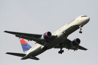 N685DA @ ATL - On final for Runway 9R - by Michael Martin