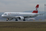 OE-LBT @ VIE - Austrian Airlines Airbus A320 (still in old colors) - by Thomas Ramgraber-VAP
