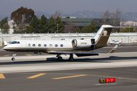 N711SW @ SMO - Gulfstream G-IV N711SW, operated by Golden Nugget Aviation, landing on RWY 21 after a short flight from Las Vegas McCarran Int'l (KLAS). - by Dean Heald