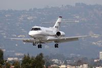 N852QS @ SMO - NetJets Aviation N852QS (1999 Raytheon Hawker 800XP) on short-final to RWY 21 after a short flight from Los Angeles Int'l (KLAX). - by Dean Heald