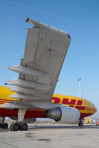 OO-DLE @ VIE - European Air Transport Airbus 300 in DHL colors - by Yakfreak - VAP