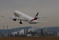 A6-EBT @ VIE - Emirates Boeing 777-300ER - by Yakfreak - VAP