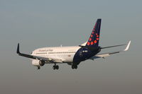 OO-VEG @ EBBR - shortly to land on rwy 25L - by Daniel Vanderauwera