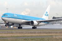 PH-BZM @ AMS - KLM 767-300