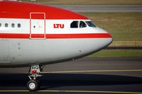 D-AERQ @ DUS - Close-up - by Micha Lueck