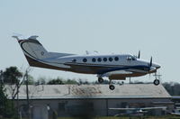 N23HD @ DAB - King Air 200