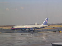 N562UA @ PHL - United