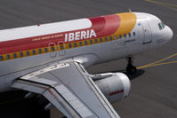 EC-HAF @ VIE - Iberia Airbus A320 - by Yakfreak - VAP