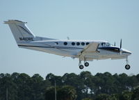 N410RE @ DAB - Beech 200 - by Florida Metal