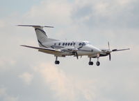 N504CE @ DAB - B-200