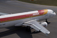 EC-HAF @ VIE - Iberia Airbus A320 - by Yakfreak - VAP