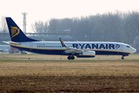 EI-DPG @ KRK - Ryanair - by Artur Bado?
