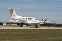 N196PP @ PTK - B200