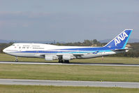 JA8955 @ VIE - All Nippon Boeing 747-400 - by Yakfreak - VAP