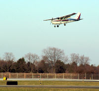 N4975G @ FRG - Skyhawk clears the imaginary 50' obstacle...