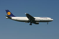 D-AIAN @ BRU - arrival of flight LH4572 - by Daniel Vanderauwera