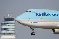 HL7462 @ VIE - Korean Air Cargo B747-400
