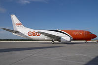 OO-TNB @ VIE - TNT Boeing 737-300 - by Yakfreak - VAP