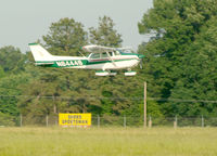 N64449 @ ESN - Skyhawk on final 22