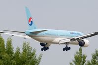 HL7575 @ VIE - Korean Air B777-200