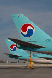 HL7462 @ VIE - Korean Air Boeing 747-400 - by Yakfreak - VAP
