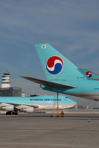 HL7462 @ VIE - Korean Air Boeing 747-400 - by Yakfreak - VAP