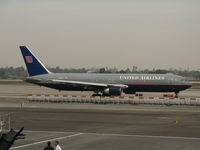 N667UA @ LAX - United 767-322 in old colors taxying @ LAX - by Steve Nation