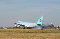 HL7439 @ VIE - Korean Cargo B 747-400 on finale RWY 16 - by Dieter Klammer