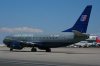 N302UA @ DEN - United Airlines 737-300. - by Francisco Undiks