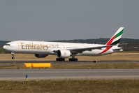 A6-EBX @ VIE - Emirates Boeing 777-300 - by Yakfreak - VAP
